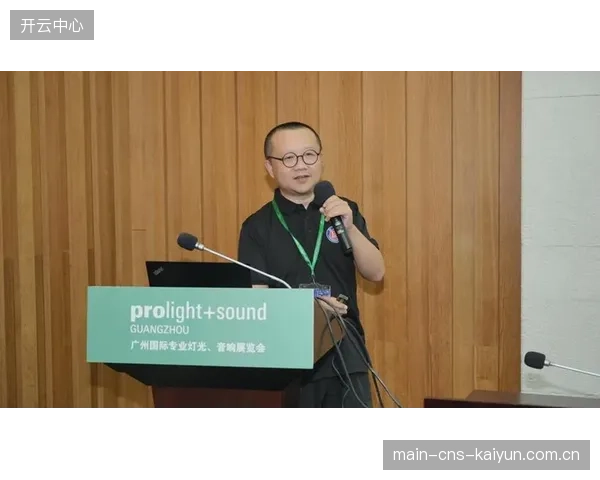实体体育场馆将进化为通向元宇宙的物理入口，现场光影系统将与线上虚拟观赛体验实时同步、双向互动，彻底消融现实与虚拟的边界